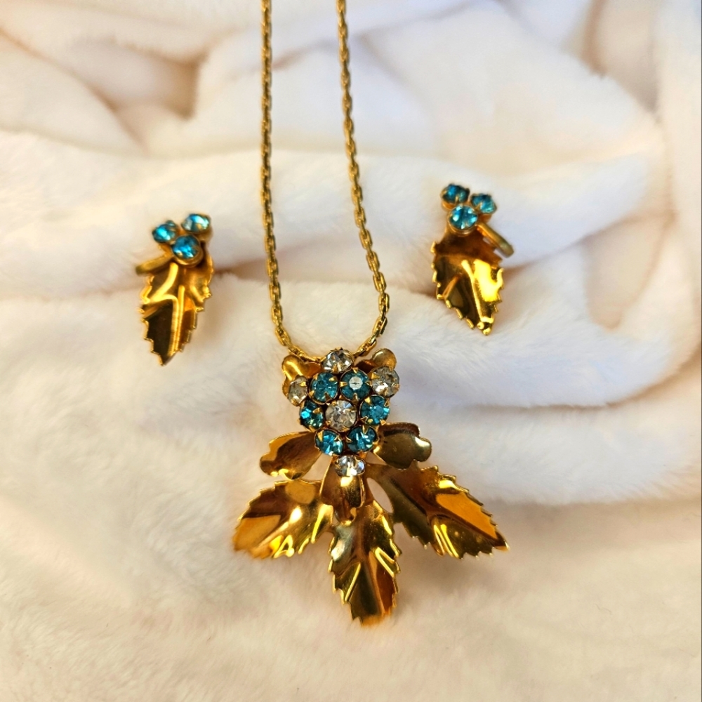 Vintage gold tone and Rhinestones leaf pendant with chain and earrings set